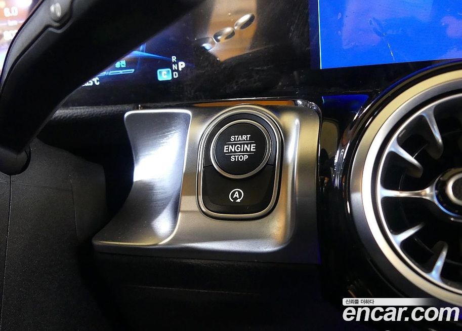 Mercedes-Benz GLB-Class 2024