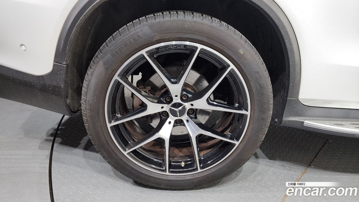 Mercedes-Benz GLC-Class 2021