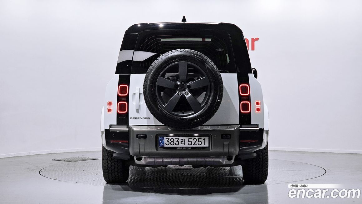 Land Rover Defender 2024