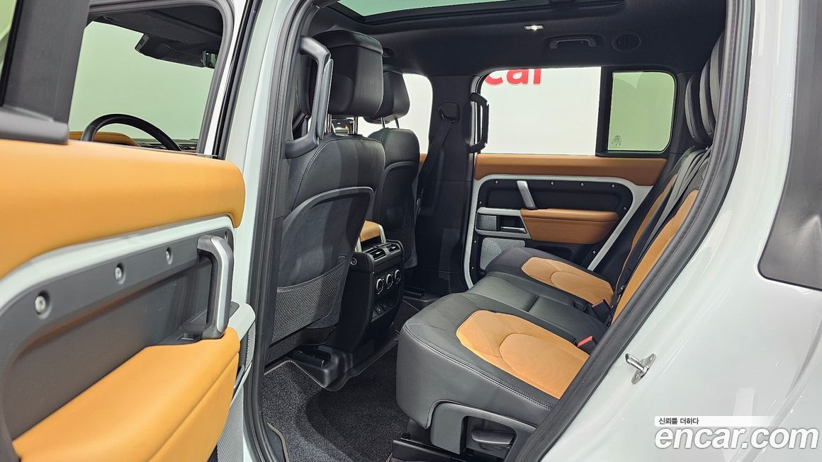 Land Rover Defender 2024