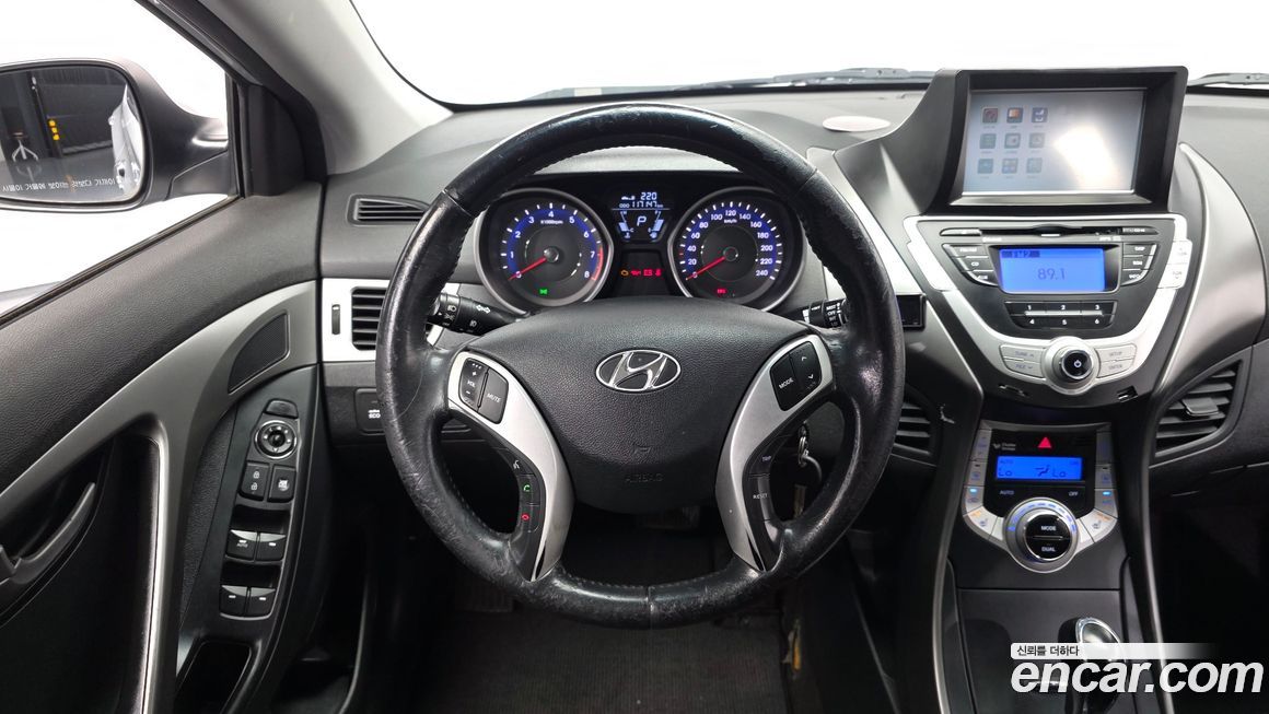 Hyundai AVANTE 2012
