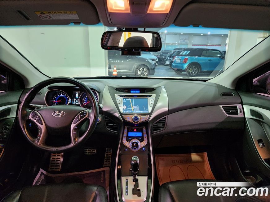 Hyundai AVANTE 2013