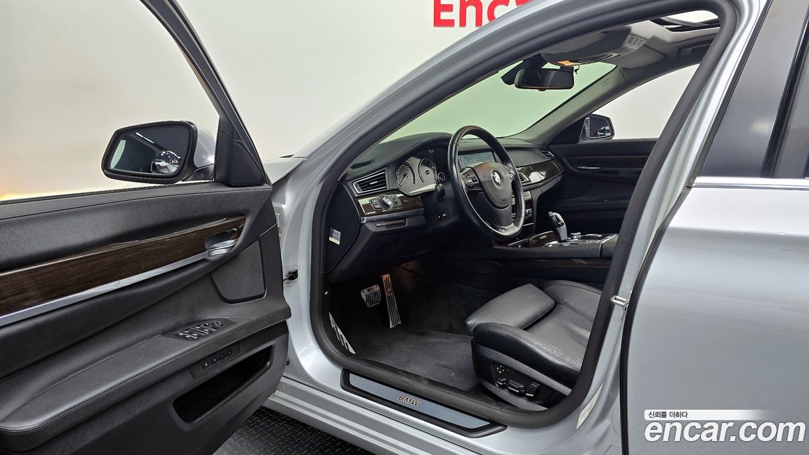 BMW 7-Series 2010