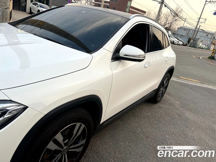 Mercedes-Benz GLA-Class 2021