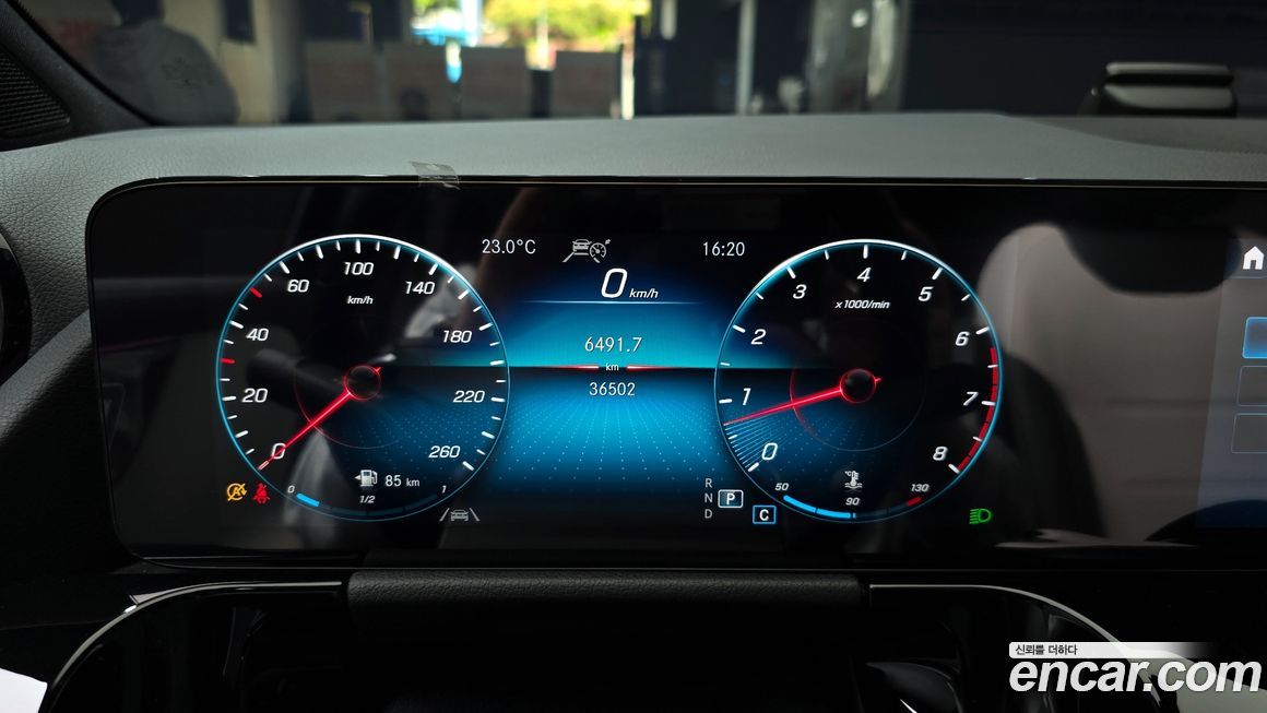 Mercedes-Benz GLA-Class 2021