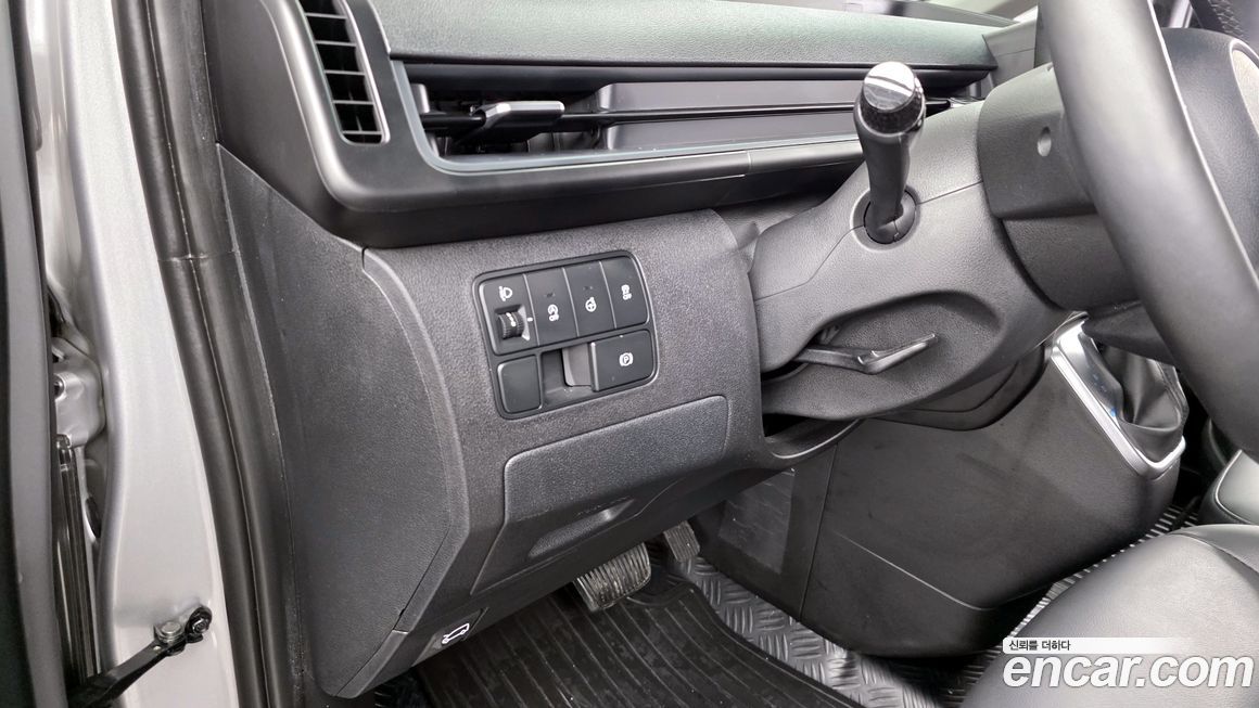 Hyundai Staria 2025