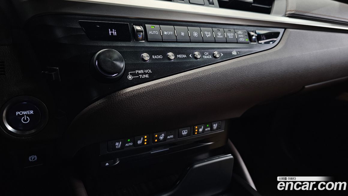 Lexus ES 2019