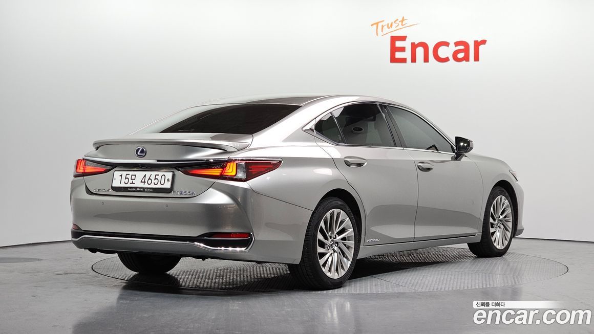 Lexus ES 2019