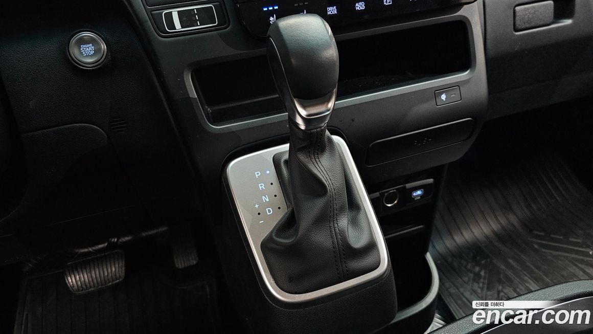 Hyundai Staria 2025