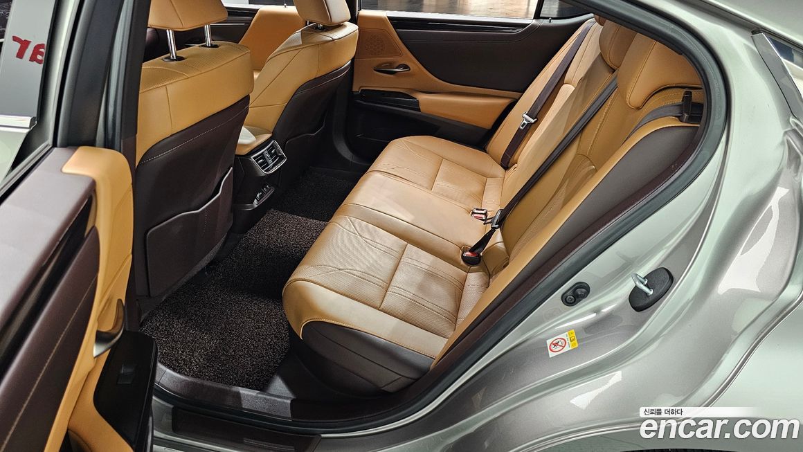 Lexus ES 2019