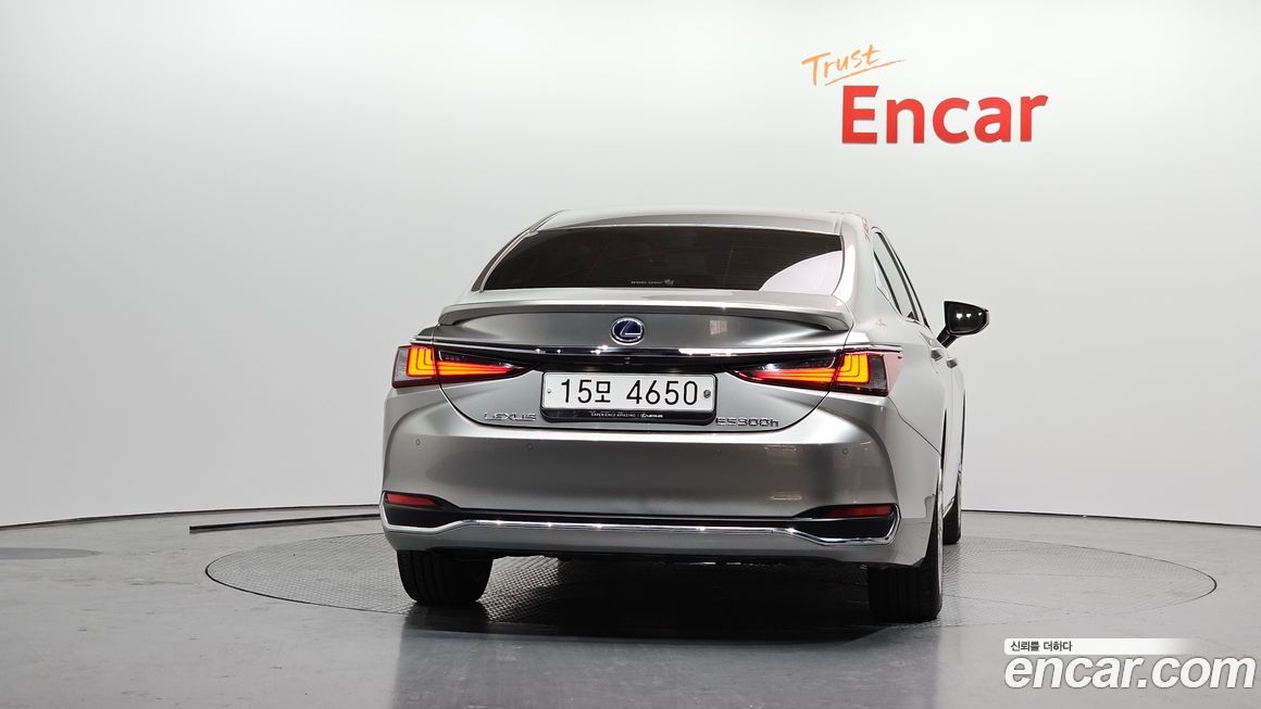 Lexus ES 2019