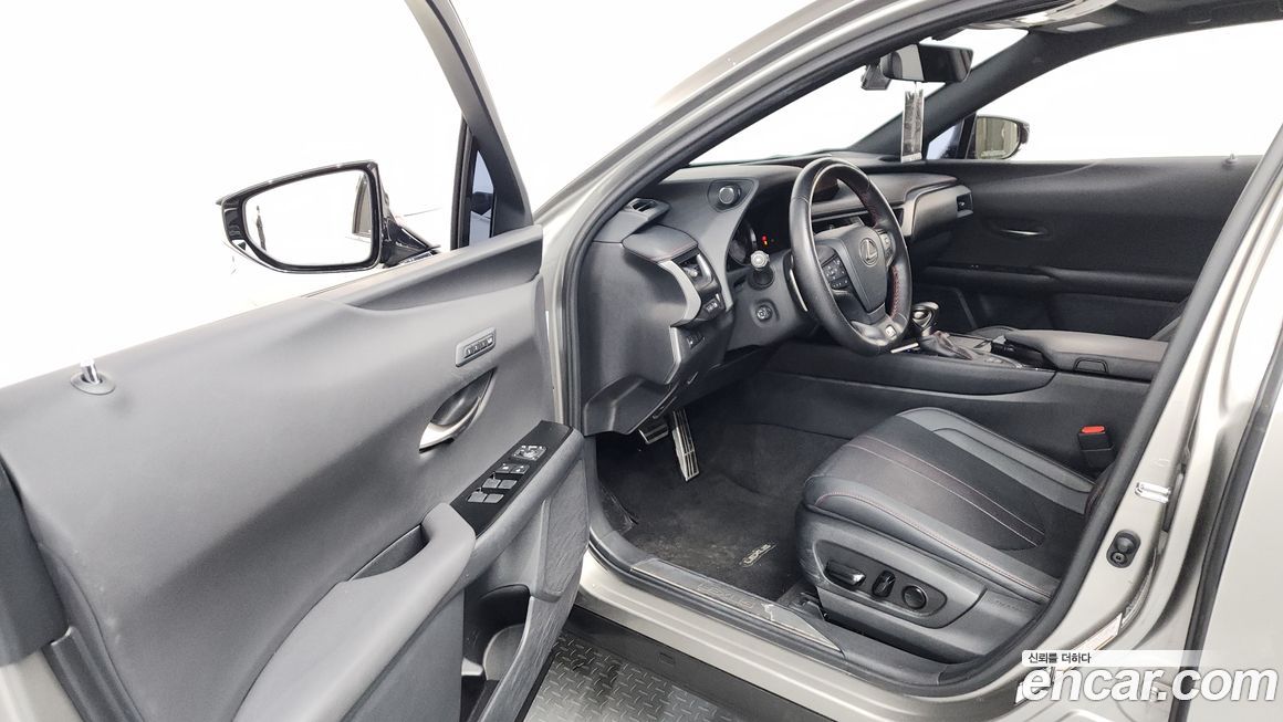 Lexus UX 2021