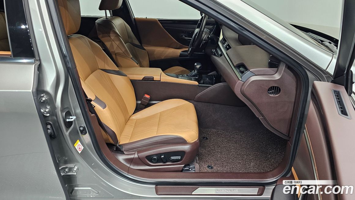 Lexus ES 2019