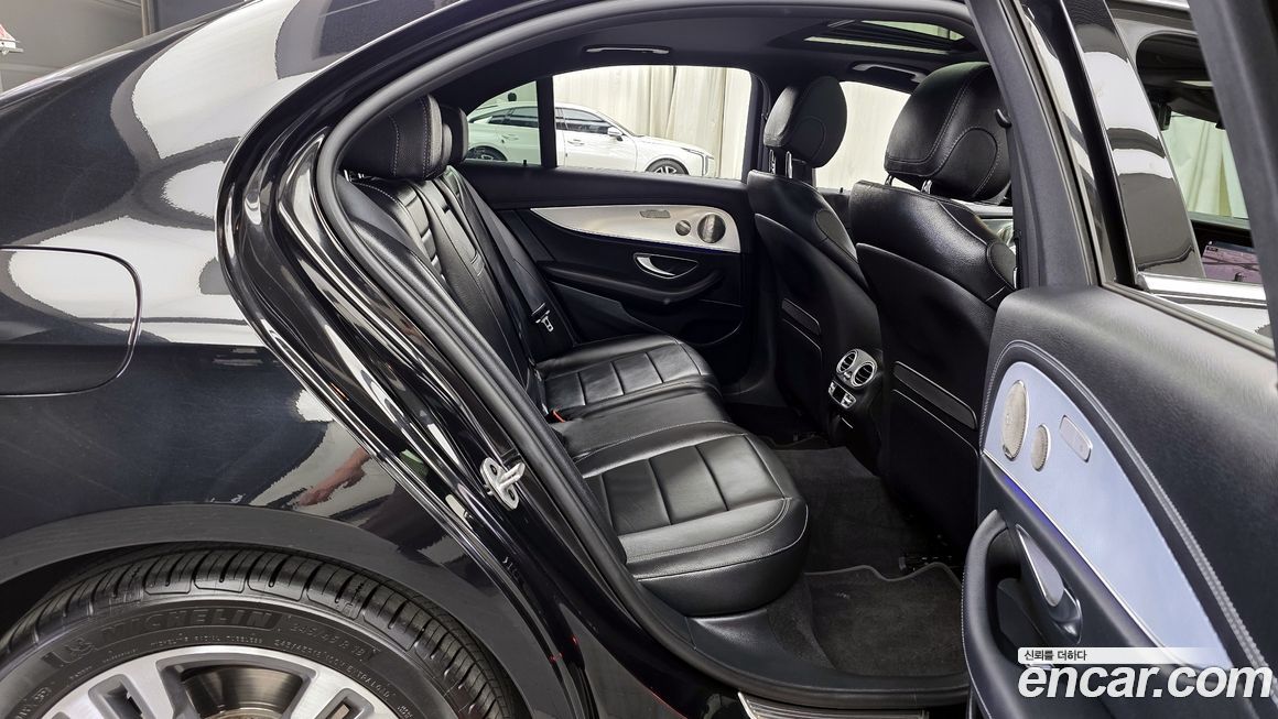 Mercedes-Benz E-Class 2021