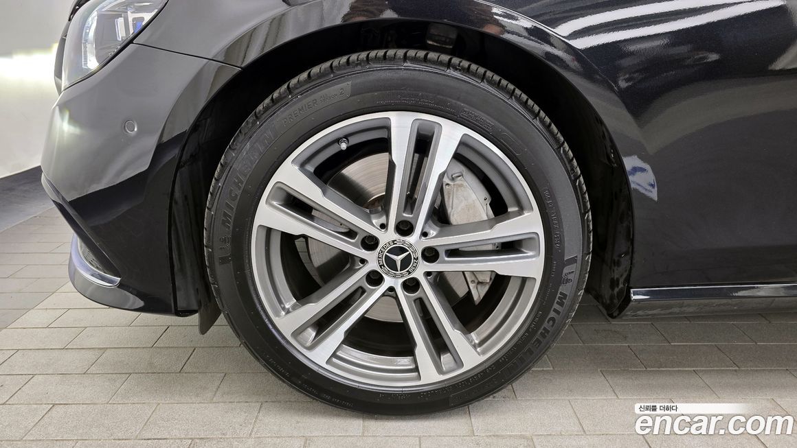 Mercedes-Benz E-Class 2021