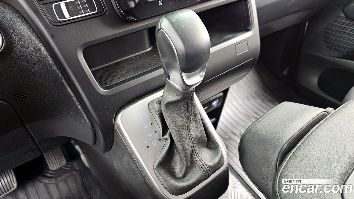 Hyundai Staria 2025