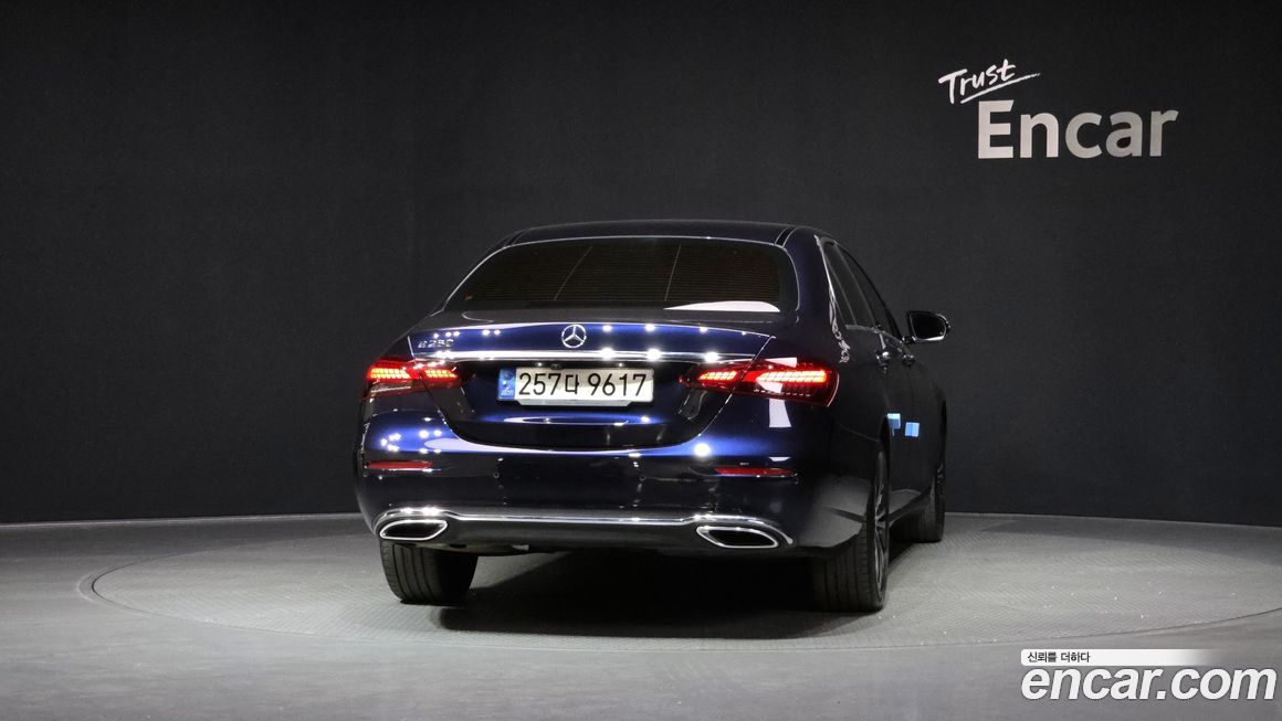 Mercedes-Benz E-Class 2022