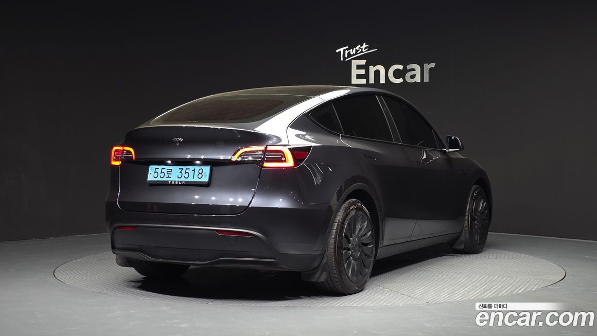 Tesla Model Y 2024