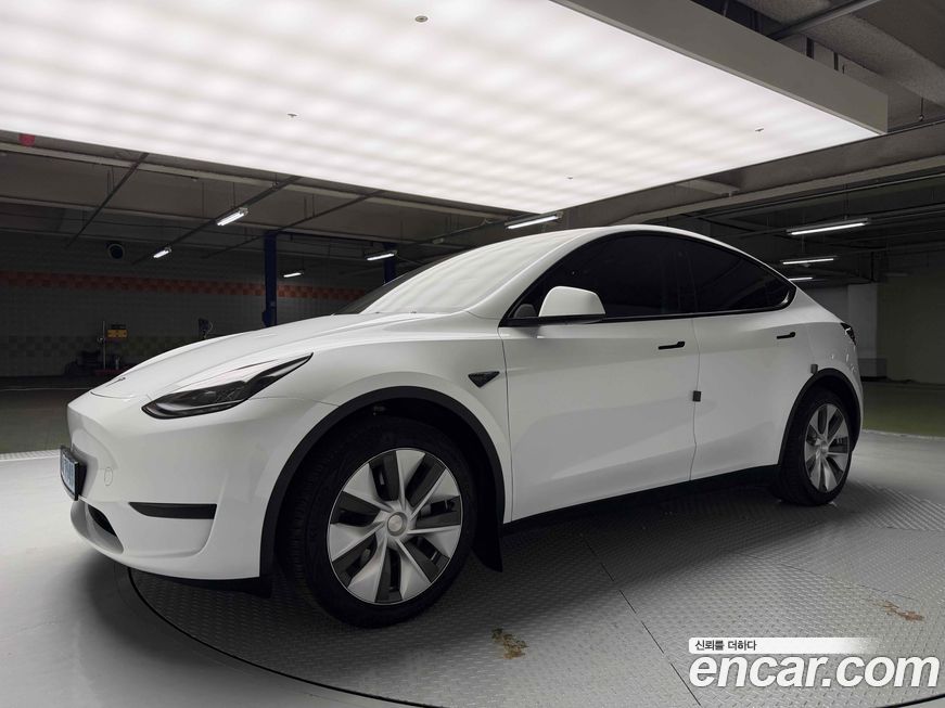 Tesla Model Y 2024