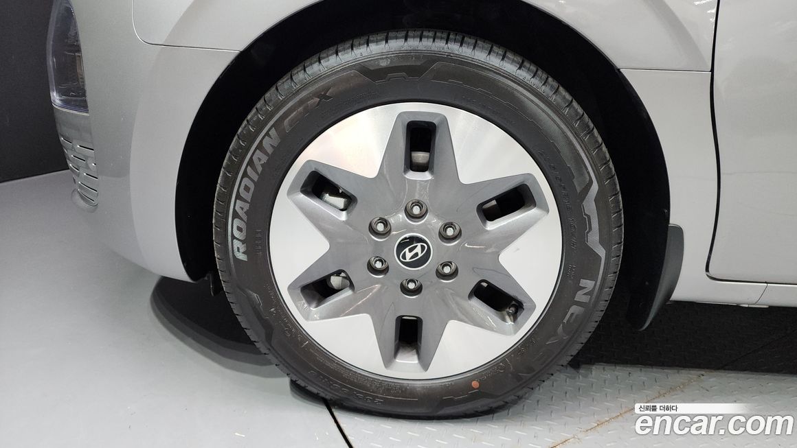Hyundai Staria 2025