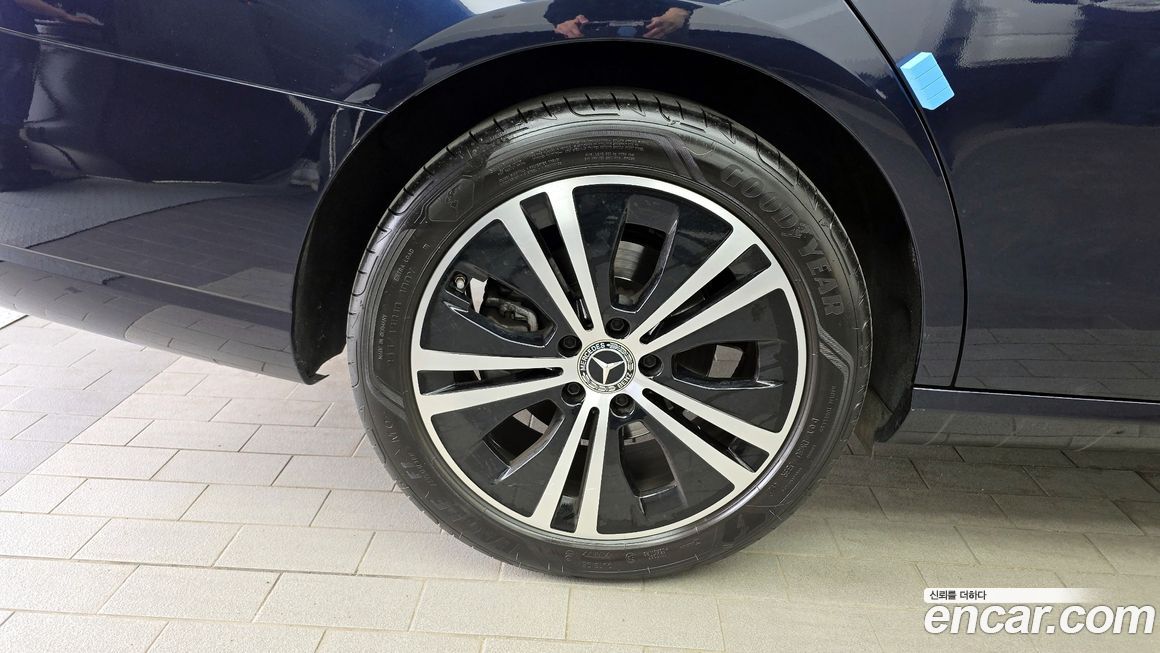 Mercedes-Benz E-Class 2022