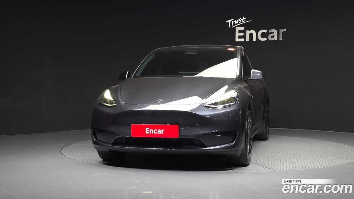 Tesla Model Y 2024