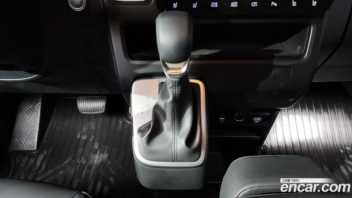 Hyundai Staria 2025