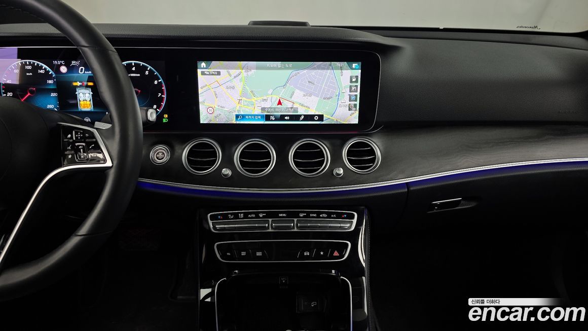 Mercedes-Benz E-Class 2022