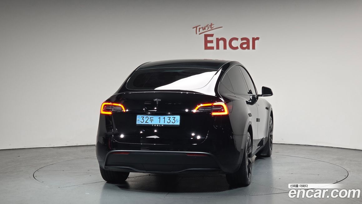 Tesla Model Y 2024
