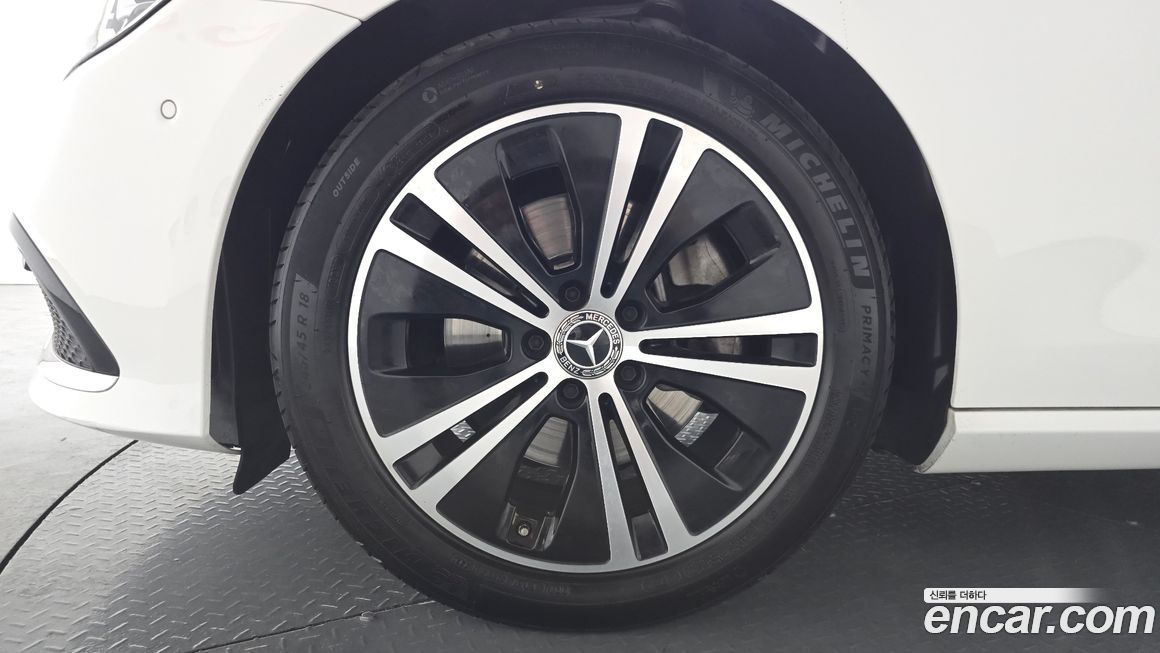 Mercedes-Benz E-Class 2022