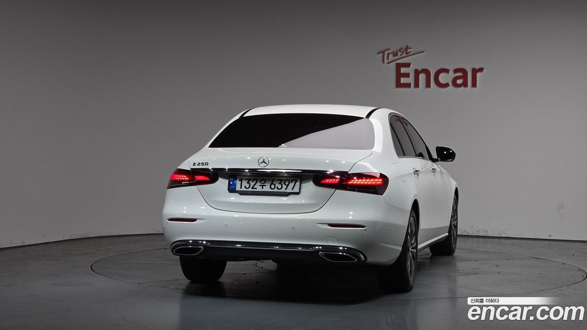 Mercedes-Benz E-Class 2022