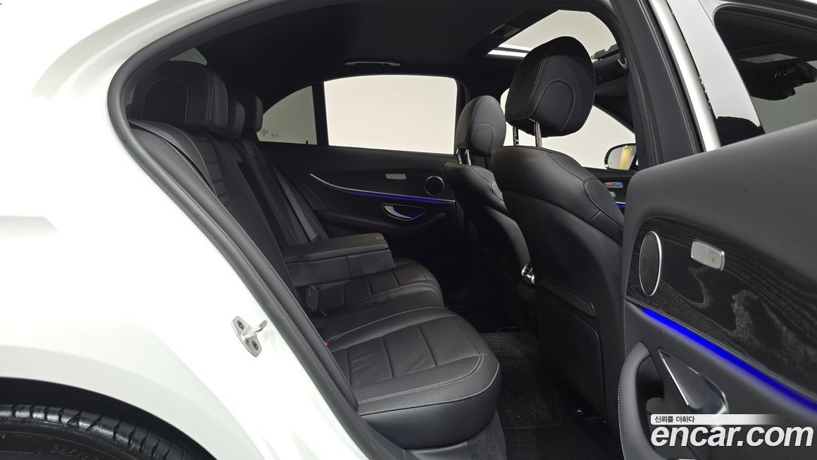 Mercedes-Benz E-Class 2022