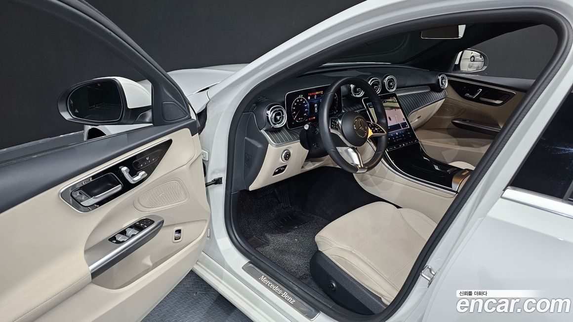 Mercedes-Benz C-Class 2023