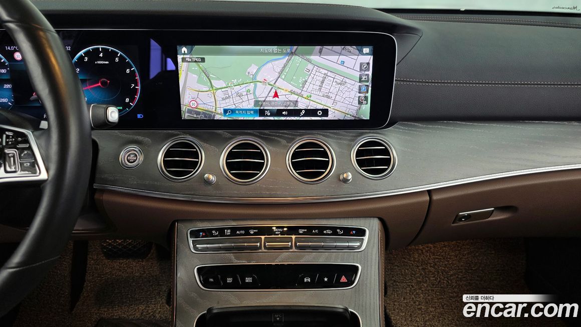 Mercedes-Benz E-Class 2022