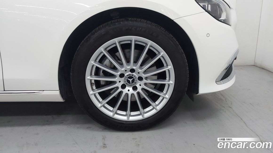 Mercedes-Benz E-Class 2022