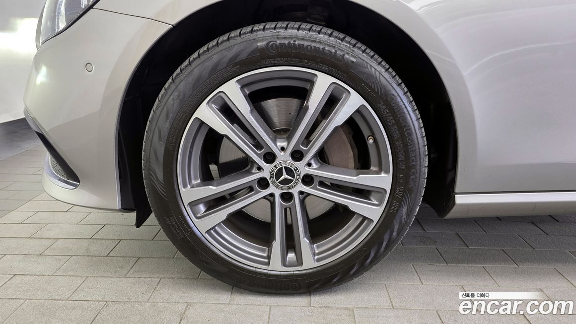 Mercedes-Benz E-Class 2022