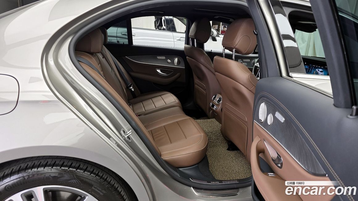 Mercedes-Benz E-Class 2022