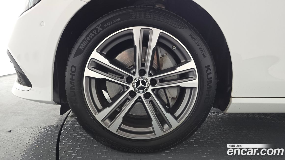 Mercedes-Benz E-Class 2022