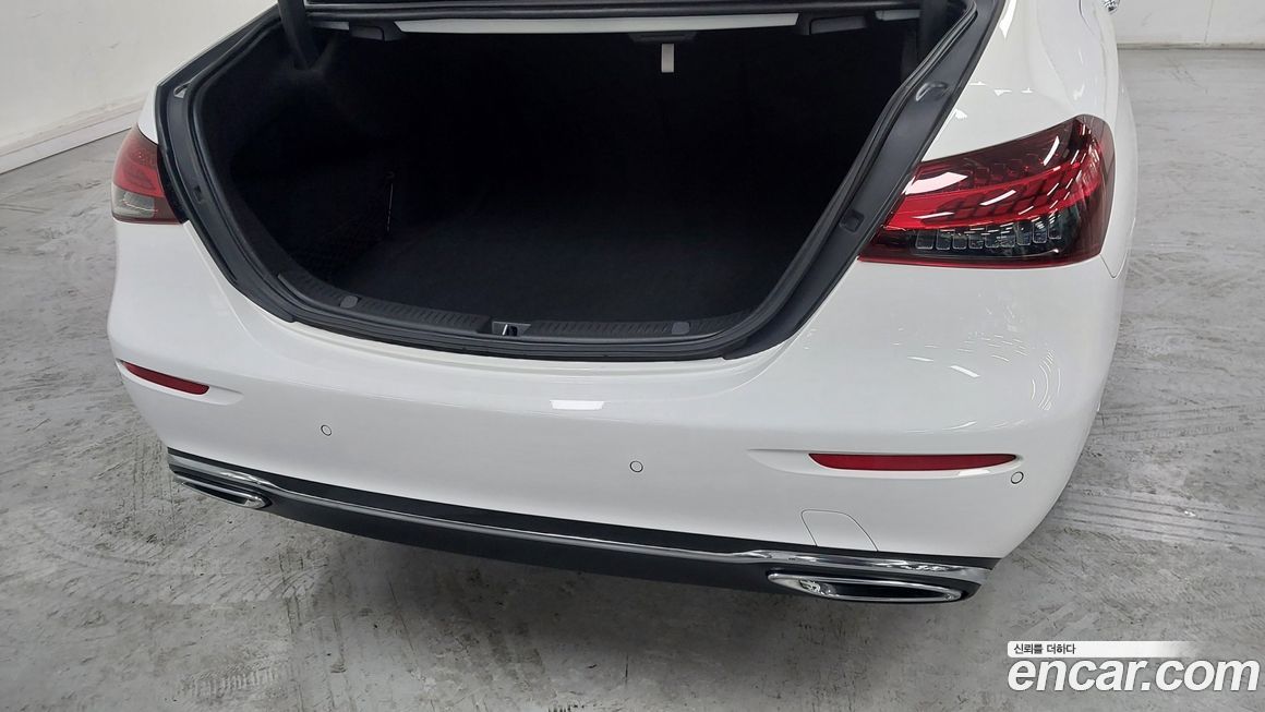 Mercedes-Benz E-Class 2022