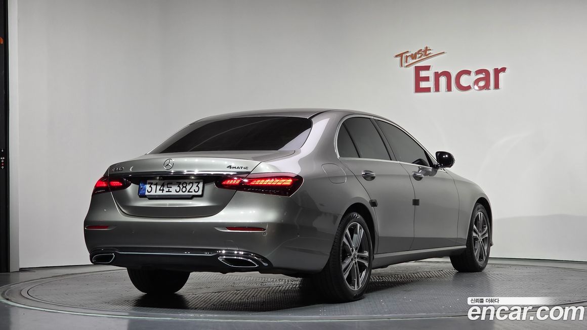 Mercedes-Benz E-Class 2022