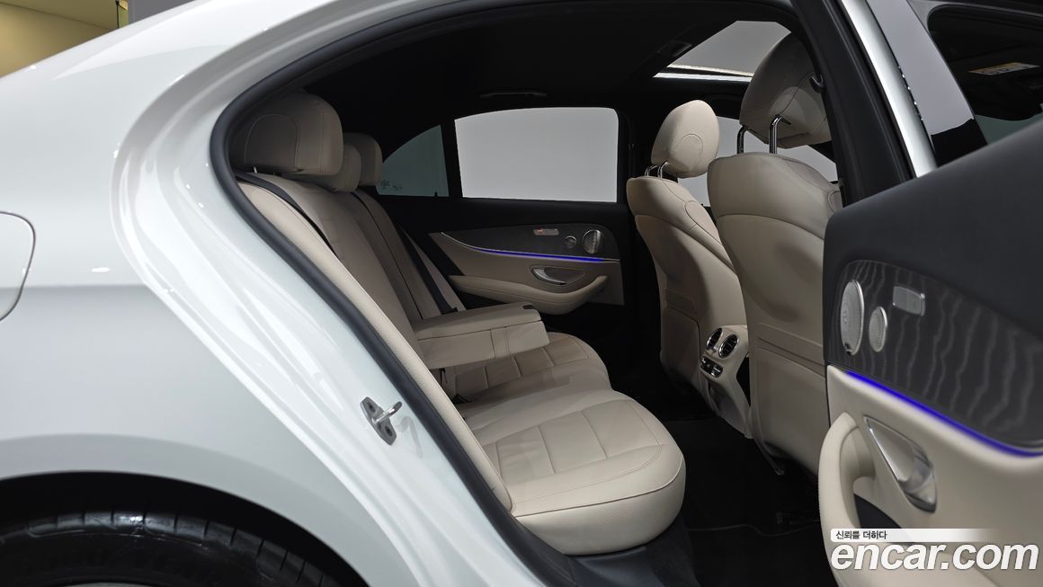 Mercedes-Benz E-Class 2022