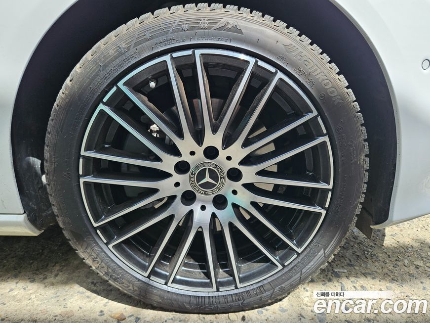 Mercedes-Benz C-Class 2024