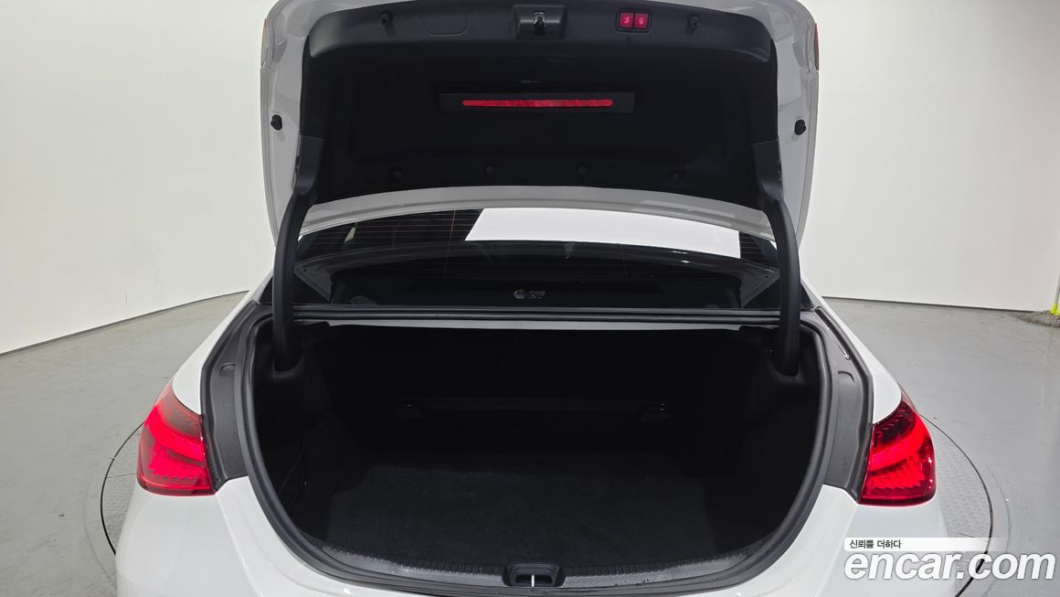 Mercedes-Benz C-Class 2023