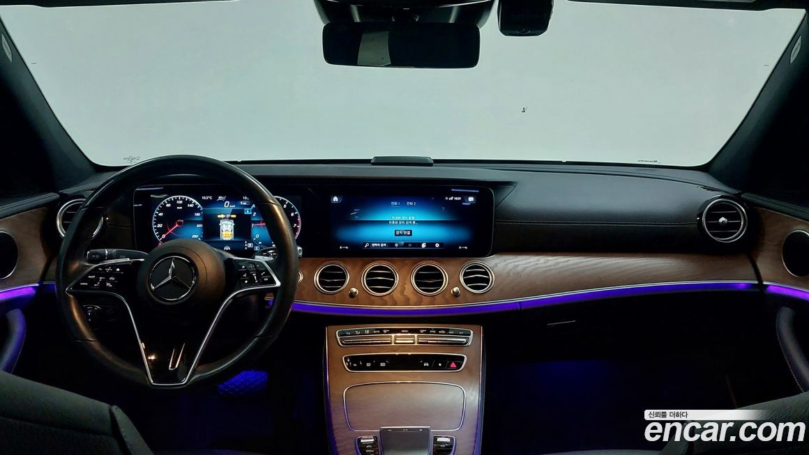 Mercedes-Benz E-Class 2022