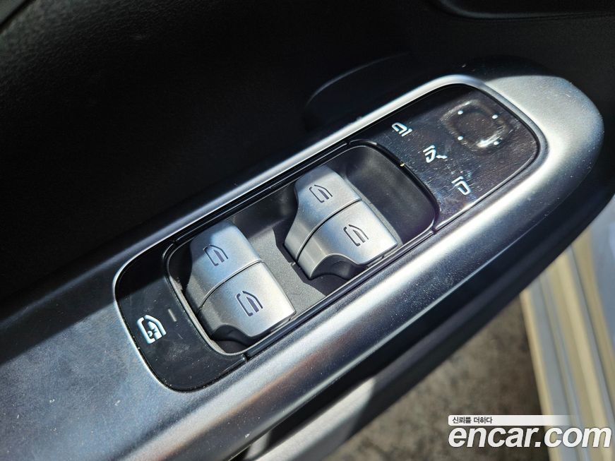 Mercedes-Benz C-Class 2024