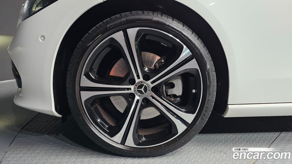 Mercedes-Benz C-Class 2023