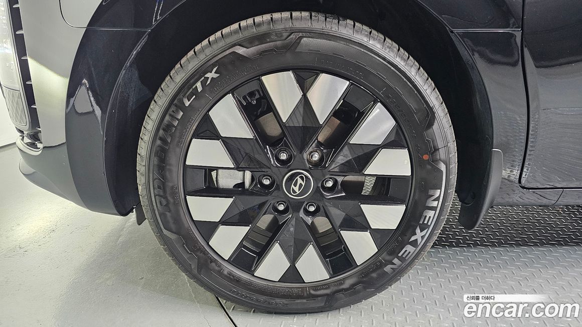 Hyundai Staria 2025
