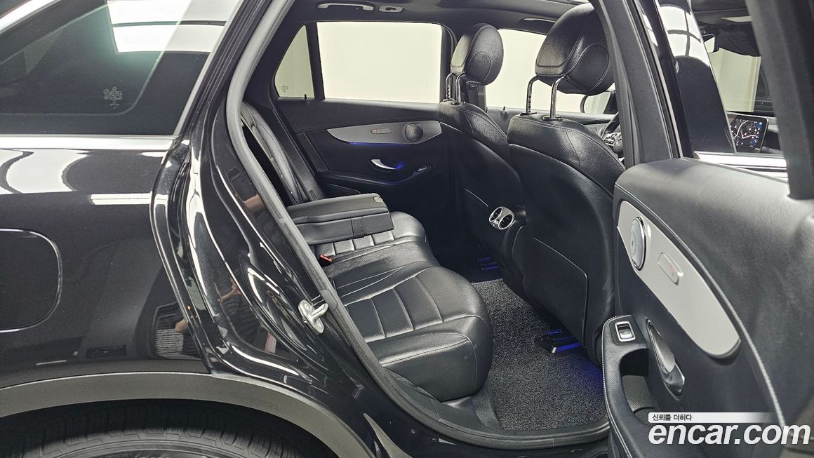 Mercedes-Benz GLC-Class 2021