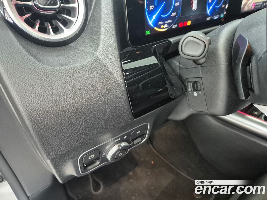 Mercedes-Benz EQA 2025