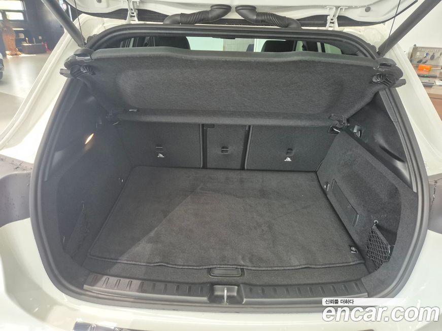 Mercedes-Benz EQA 2025